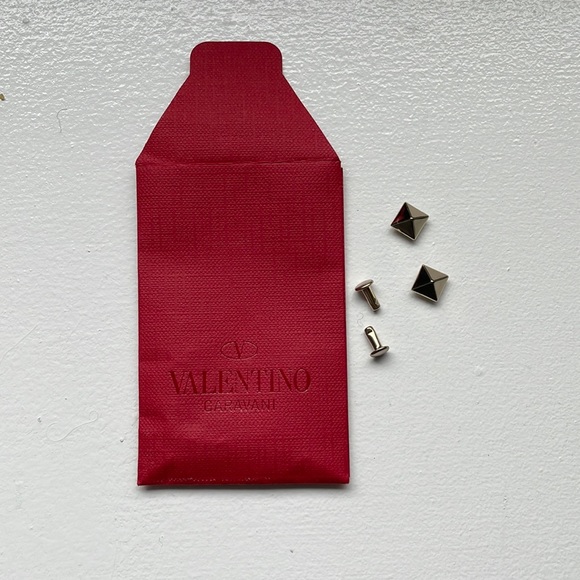 Valentino Rockstud mini camera bag, black with gold hardware - Picture 4 of 5